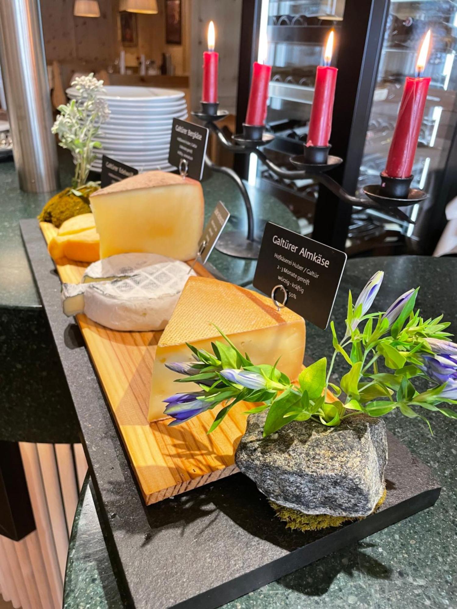 Hotel Goldener Adler - Im Sommer Silvretta Card Premium Inkludiert Ішгль Екстер'єр фото