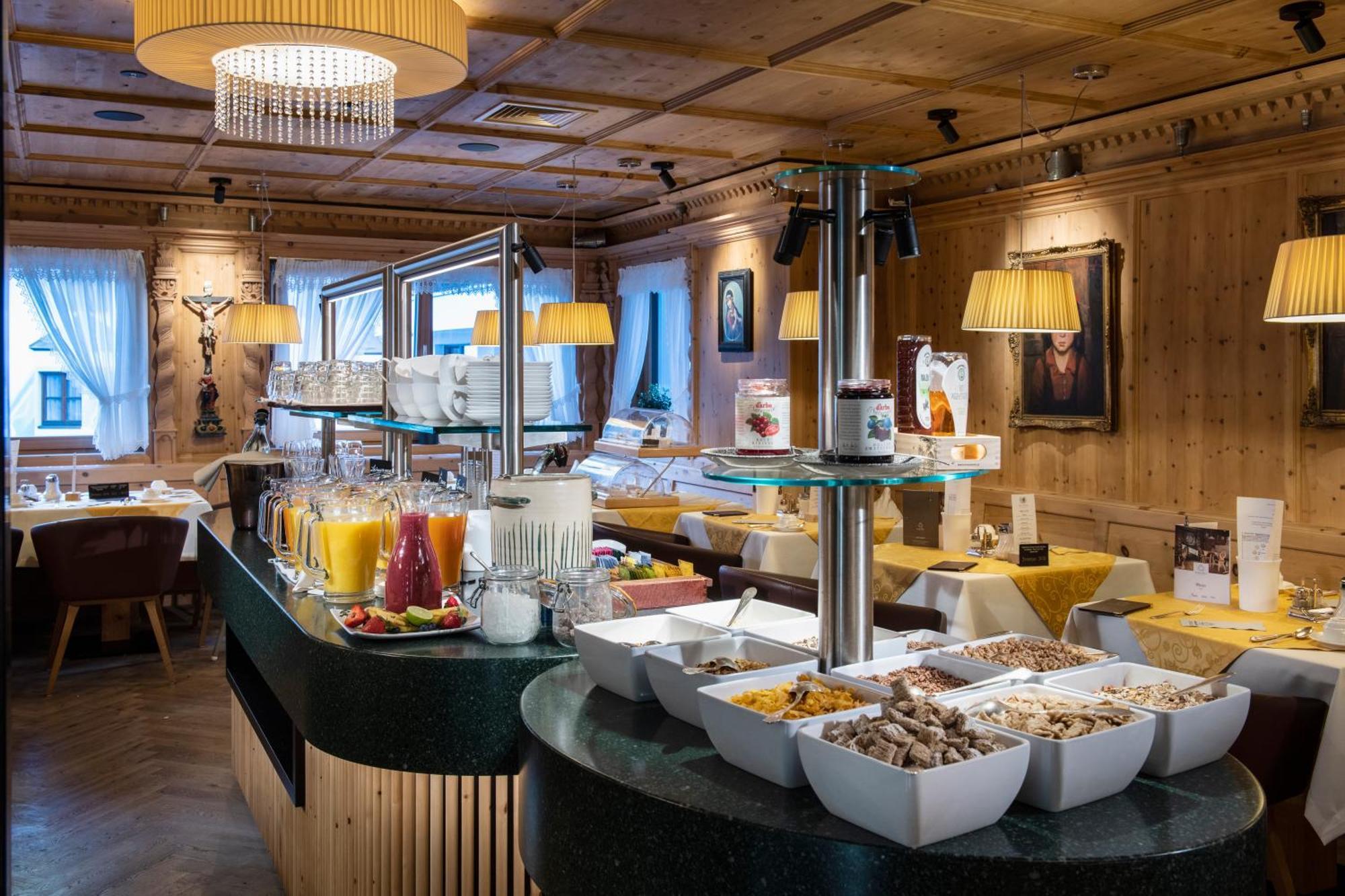 Hotel Goldener Adler - Im Sommer Silvretta Card Premium Inkludiert Ішгль Екстер'єр фото