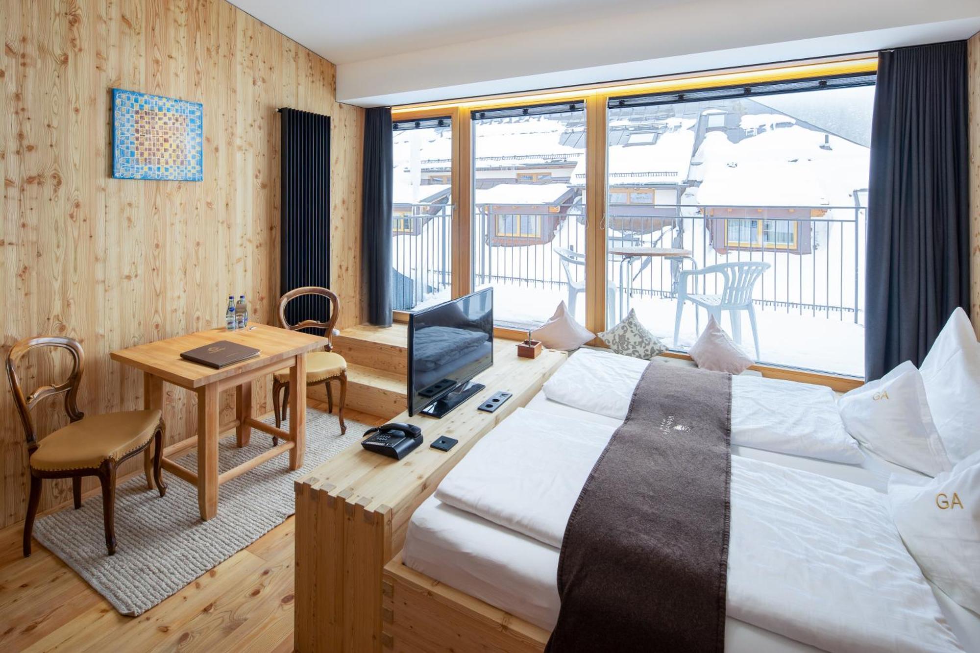 Hotel Goldener Adler - Im Sommer Silvretta Card Premium Inkludiert Ішгль Екстер'єр фото