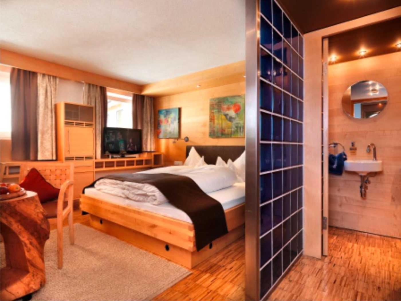 Hotel Goldener Adler - Im Sommer Silvretta Card Premium Inkludiert Ішгль Екстер'єр фото