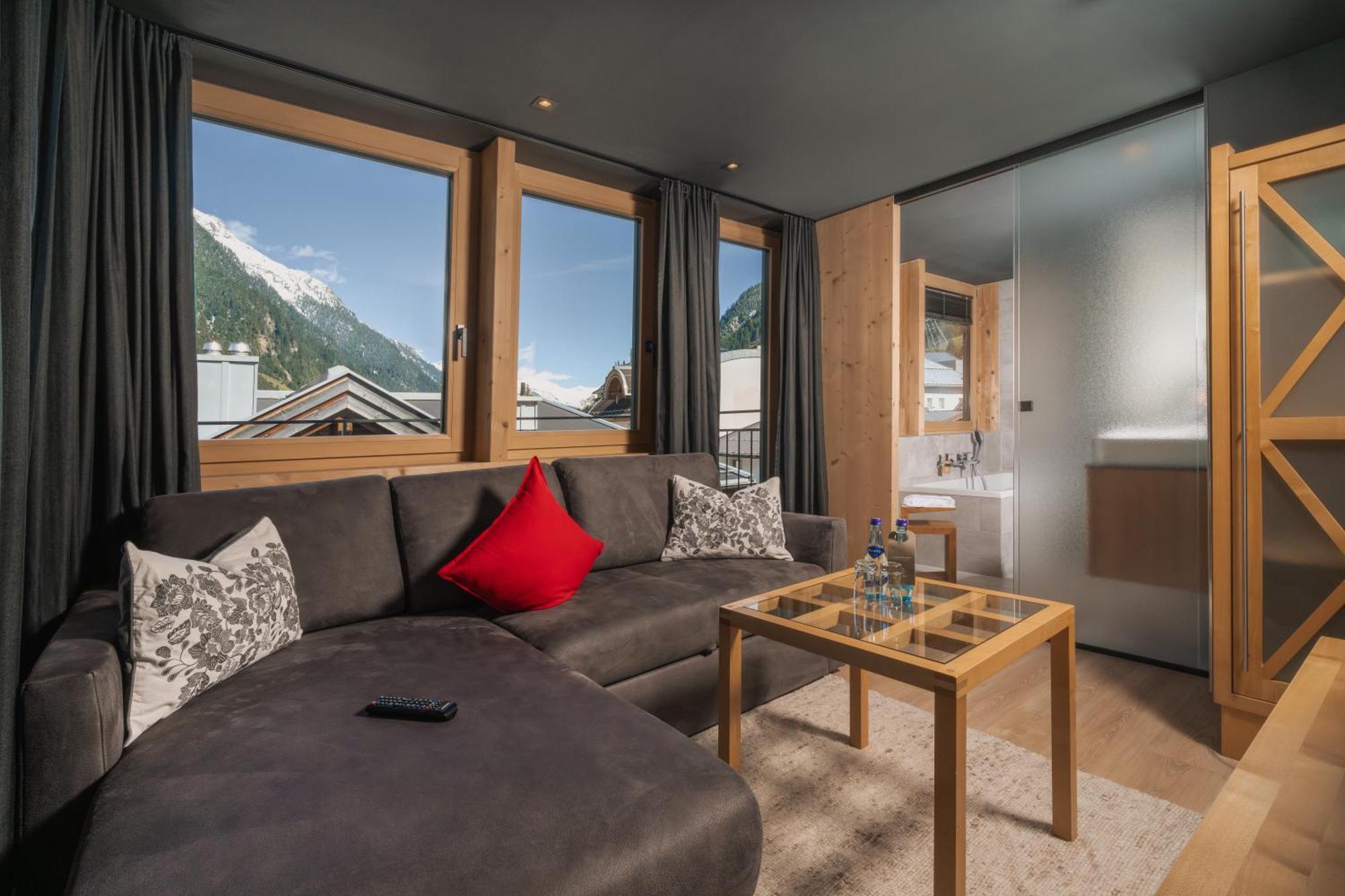 Hotel Goldener Adler - Im Sommer Silvretta Card Premium Inkludiert Ішгль Екстер'єр фото